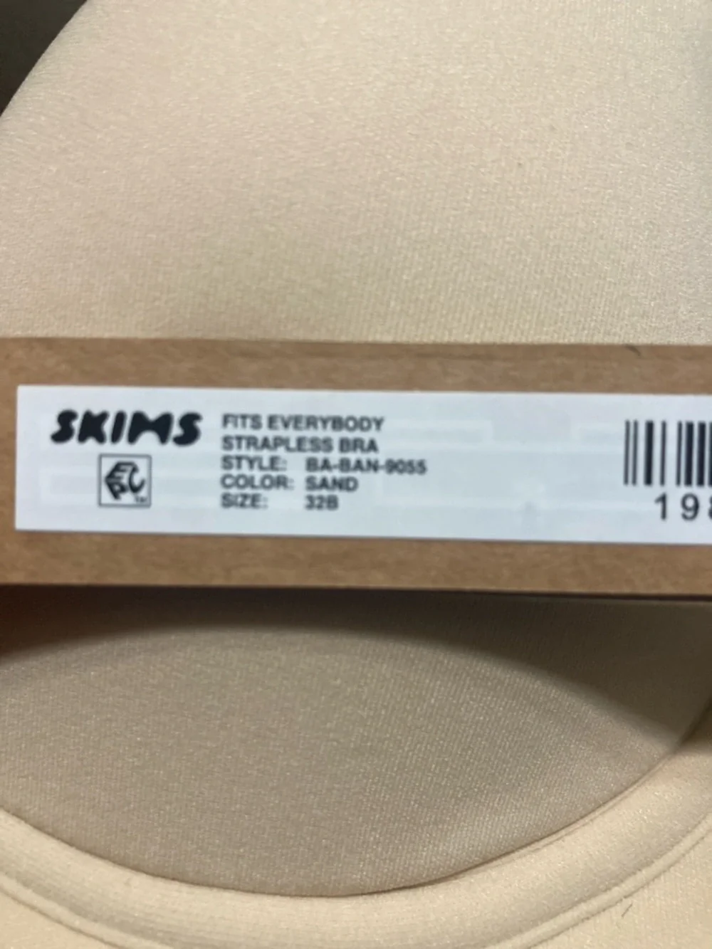 SKIMS Strapless Bra 32B - Picture 4 of 4